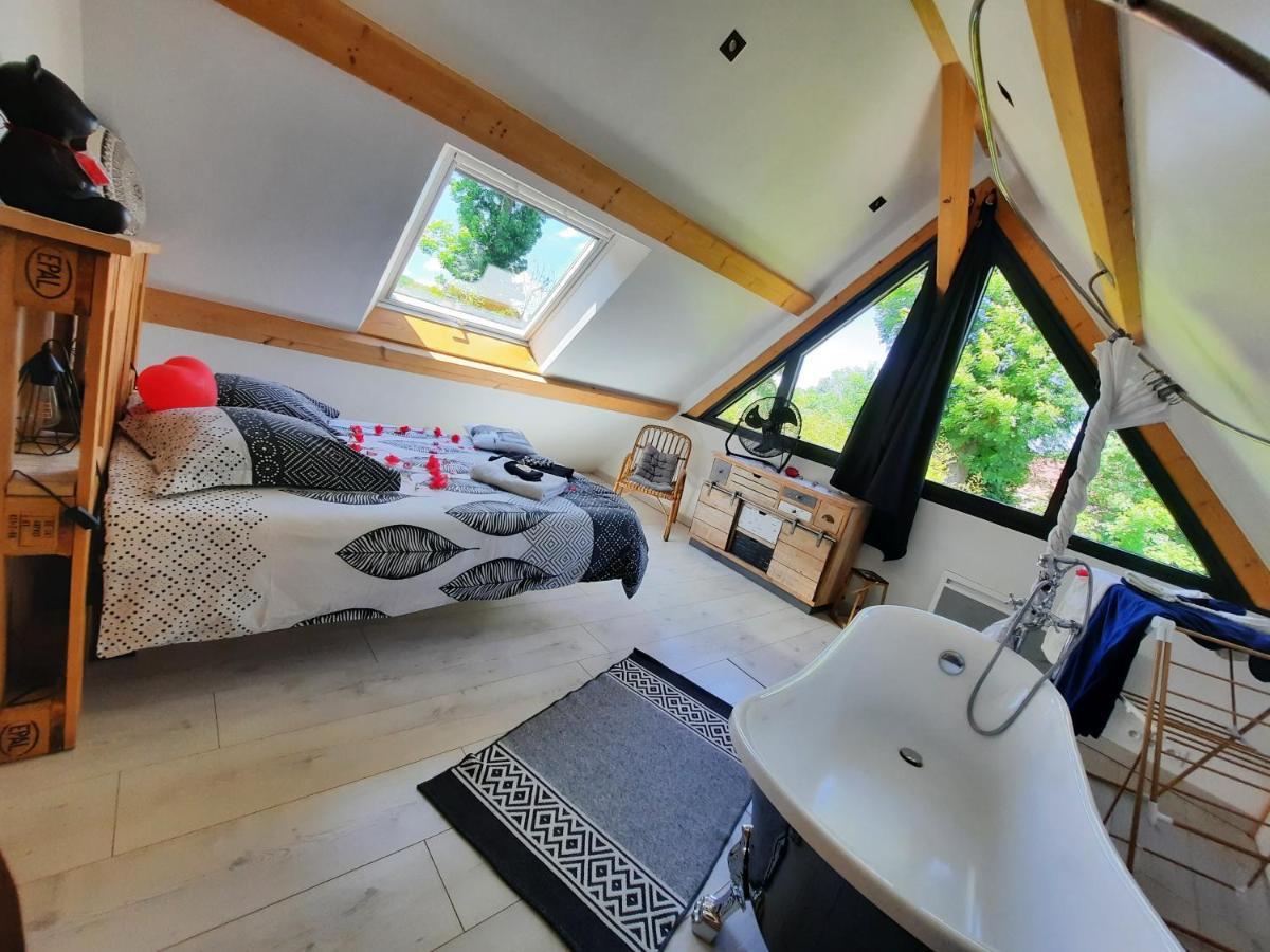 Au Calme Absolu Chez Nicolas Lindry Exterior photo
